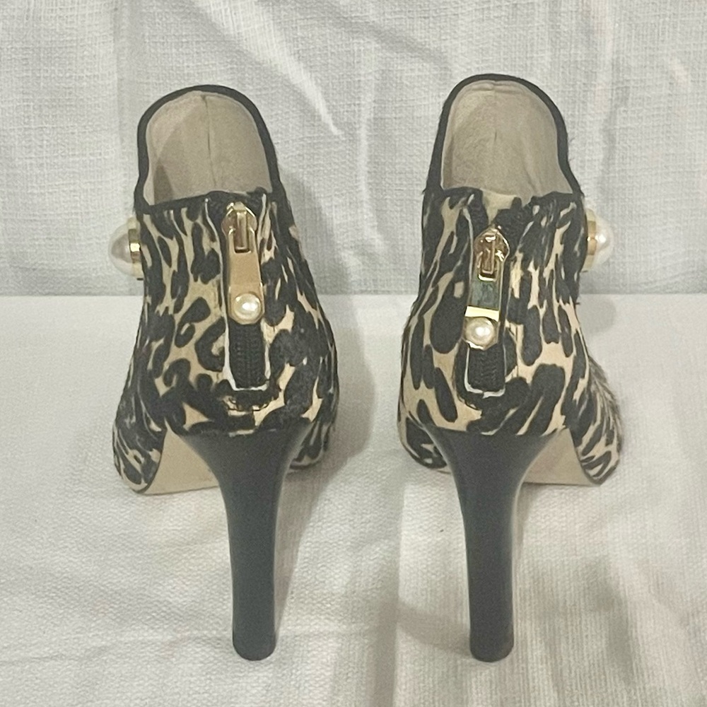 Louise et Cie Black and Tan Leopard Heels - Picture 3 of 5